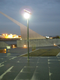 2灯式ポール付きタイプ（MDCP-01L/02L)の設置例0