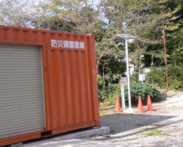 2灯式ポール付きタイプ（MDCP-01L/02L)の設置例11