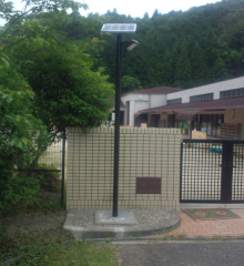 2灯式ポール付きタイプ（MDCP-01L/02L)の設置例14