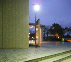 2灯式ポール付きタイプ（MDCP-01L/02L)の設置例17