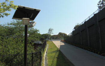 2灯式ポール付きタイプ（MDCP-01L/02L)の設置例23