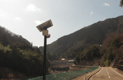 2灯式ポール付きタイプ（MDCP-01L/02L)の設置例24